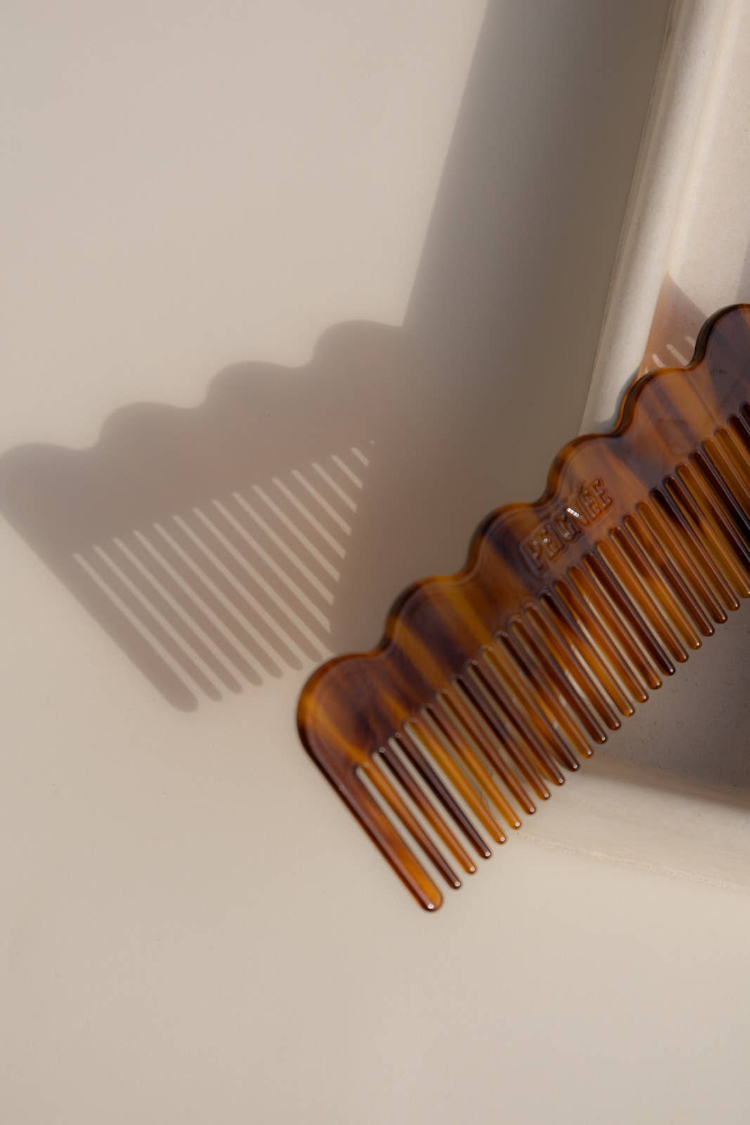 Peignee Paris Signature Wide-Tooth Wave hair Comb, tortoiseshell cellulose acetate, top-down view with wave detail & teeth…