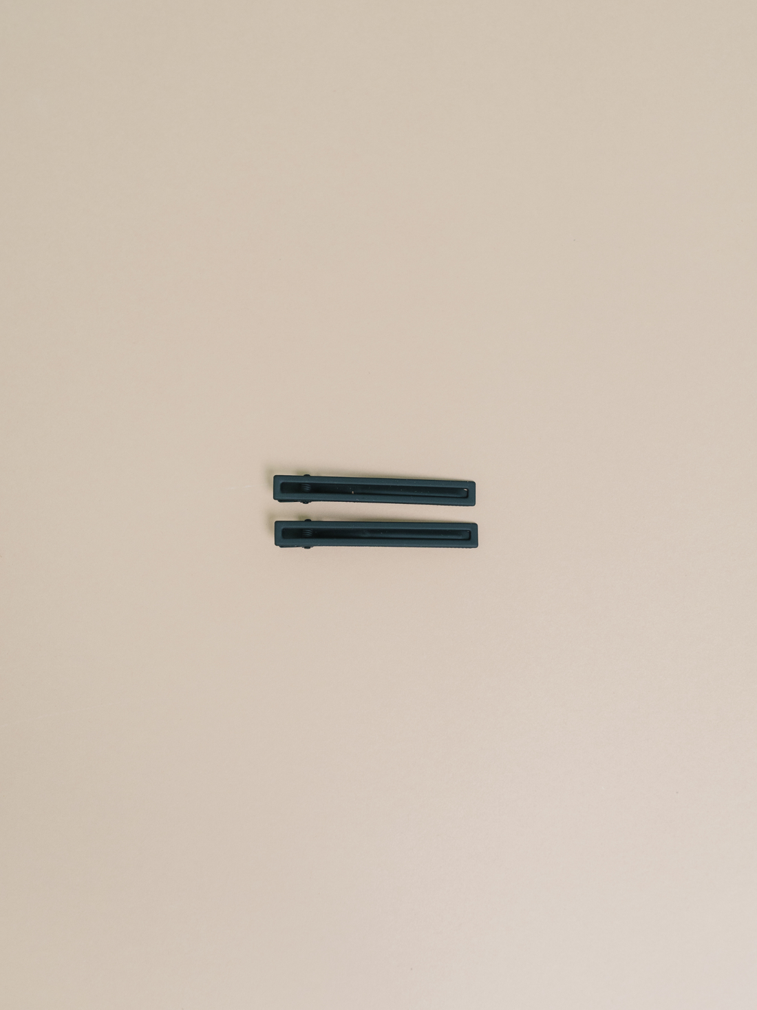 NAT + NOOR Leia alligator hair clips, deep forest green, flat lay pair displayed side-by-side.