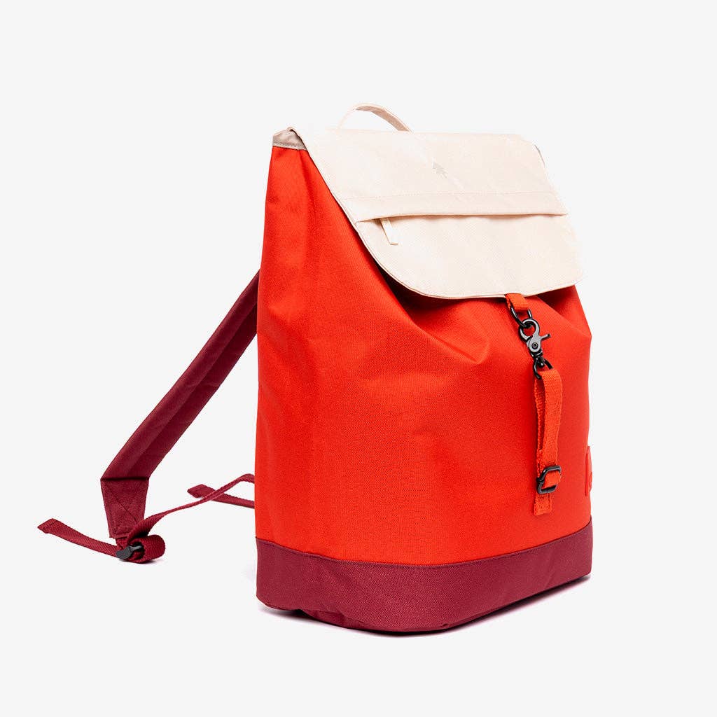 Kaut backpack, cherry block Oxford RPET, 3/4 view with cream flap, red body, dark red base, and carabiner clip.