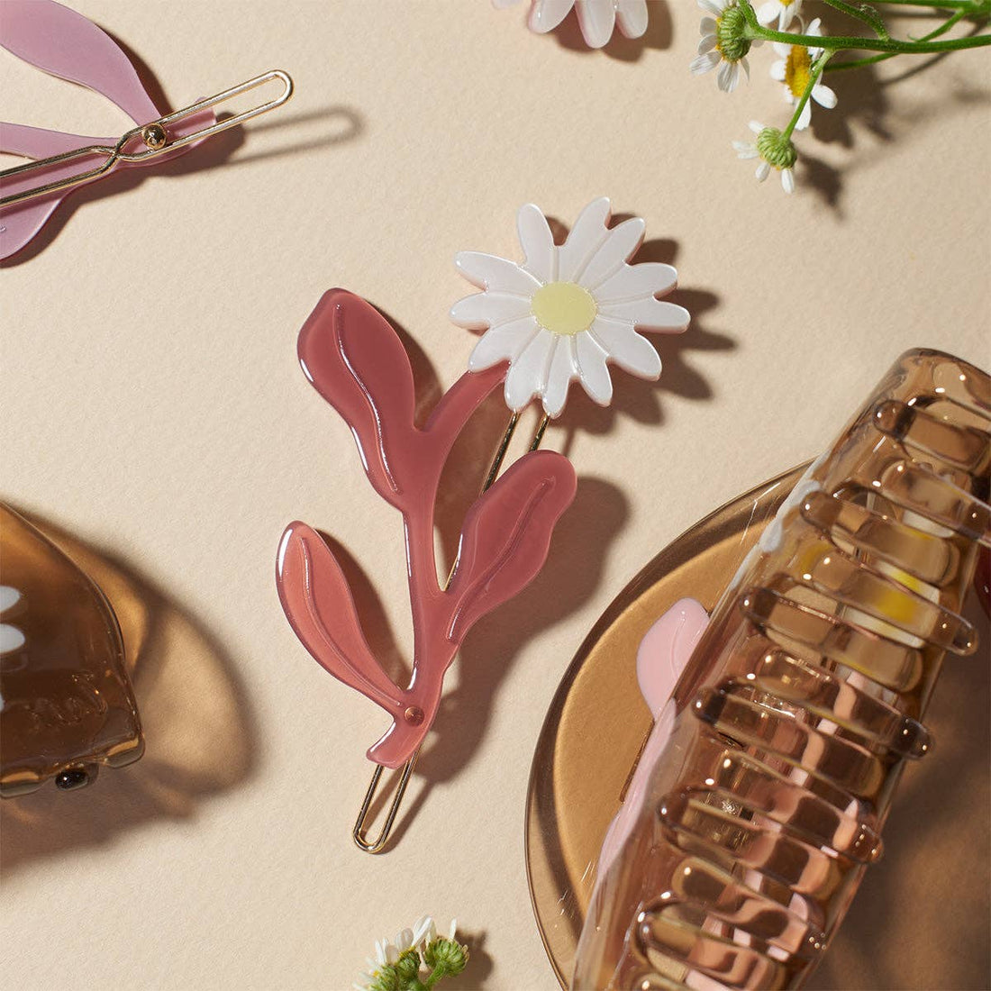 Marguerite Daisy Barrette Set clips: white daisy and pink leaf cellulose acetate, arranged flat lay, close-up details.